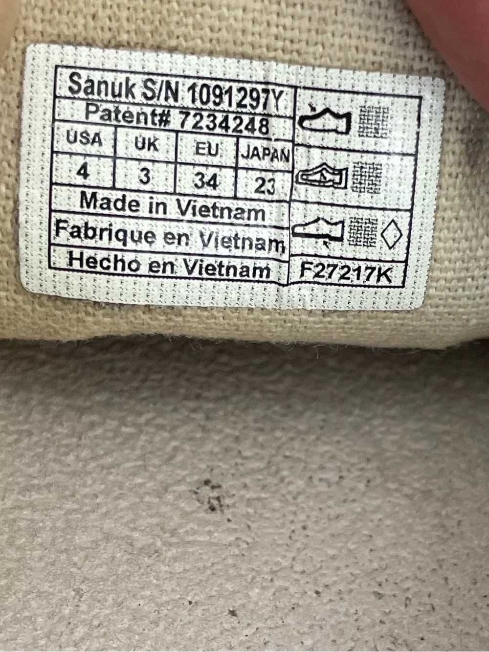 Sanuk slip on shoe, youth size 4